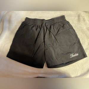 Inaka athletic cargo shorts . Color black . Size XL